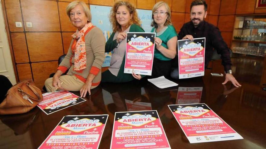 Marifé Tuñón, Gloria Muñiz, Dolores Olavarrieta y Adrián Castañeda en la presentación de la cita.