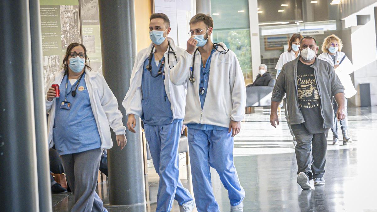 Sanitarios del Hospital del Mar, en Barcelona, el pasado lunes.
