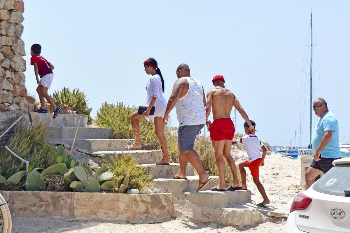 Cristiano pasa el día en Formentera con su novia y su hijo