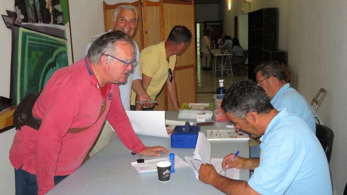 Entrega de papeletas y normas de convivencia