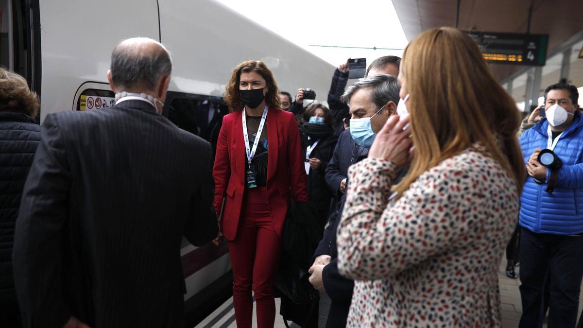 El rey Felipe VI y Pedro Sánchez inauguran el tren AVE Madrid - Galicia con parada en Zamora.