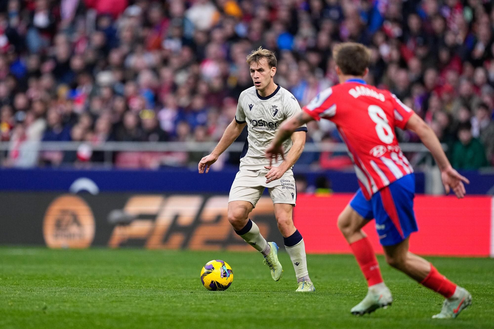 Pablo Ibanez of CA Osasuna in action during the Spanish League, LaLiga EA Sports, football match played between Atletico de Madrid and CA Osasuna at Riyadh Air Metropolitano stadium on January 12, 2025, in Madrid, Spain. AFP7 12/01/2025 ONLY FOR USE IN SPAIN. Oscar J. Barroso / AFP7 / Europa Press;2025;SOCCER;SPAIN;SPORT;ZSOCCER;ZSPORT;Atletico de Madrid v CA Osasuna - LaLiga EA Sports;