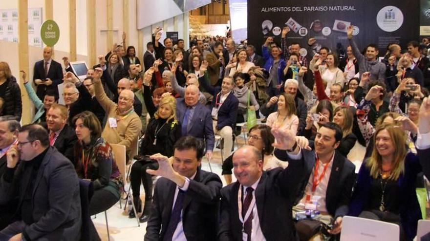 Asistentes a una de las presentaciones en el local asturiano.