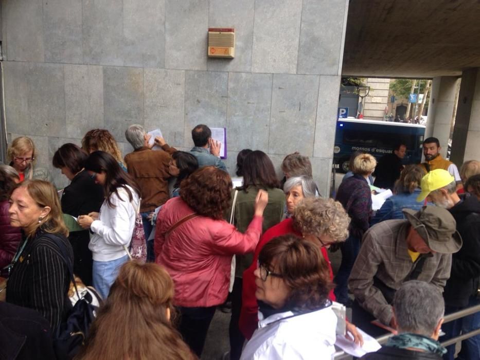 Tensió als jutjats de Girona quan més de 100 persones s'han volgut «autoinculpar»