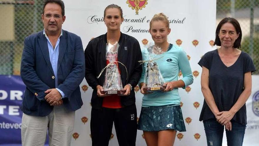 Podio femenino del torneo del Mercantil. // G. Santos