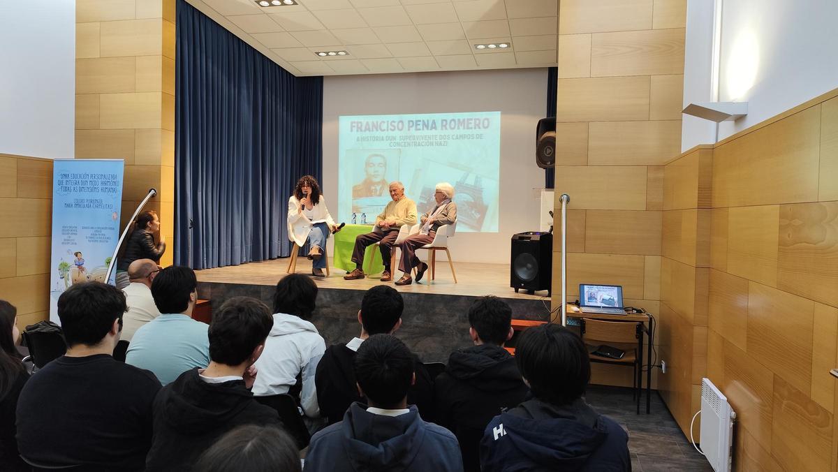 Charla con  Paco Pena no Carmelitas.