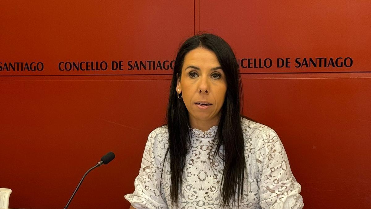 Olaya Otero, concejala del PP de Santiago, en una rueda de prensa en Raxoi.