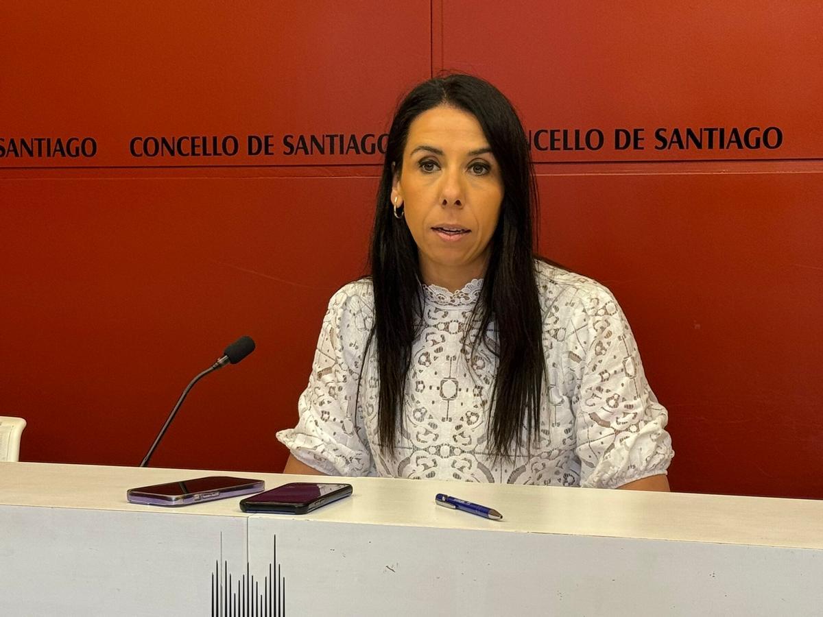 Olaya Otero, concejala del PP de Santiago, en una rueda de prensa en Raxoi.