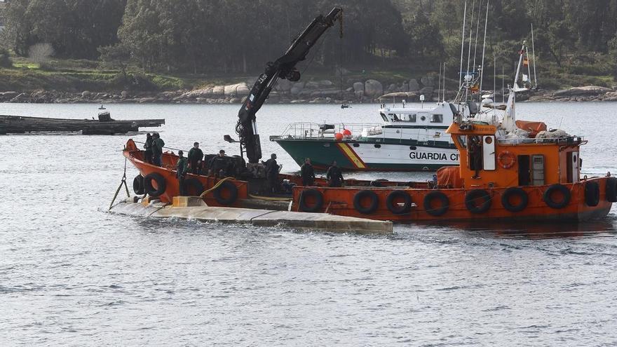 Reflotan el narcosubmarino de la ría de Arousa, que está vacío