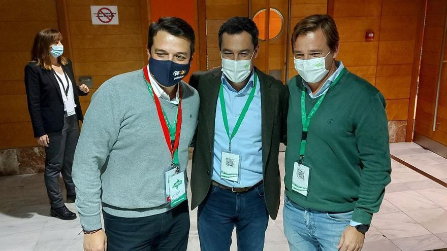 José María Bellido, Juanma Moreno y Antonio Repullo, en el congreso del PP andaluz.