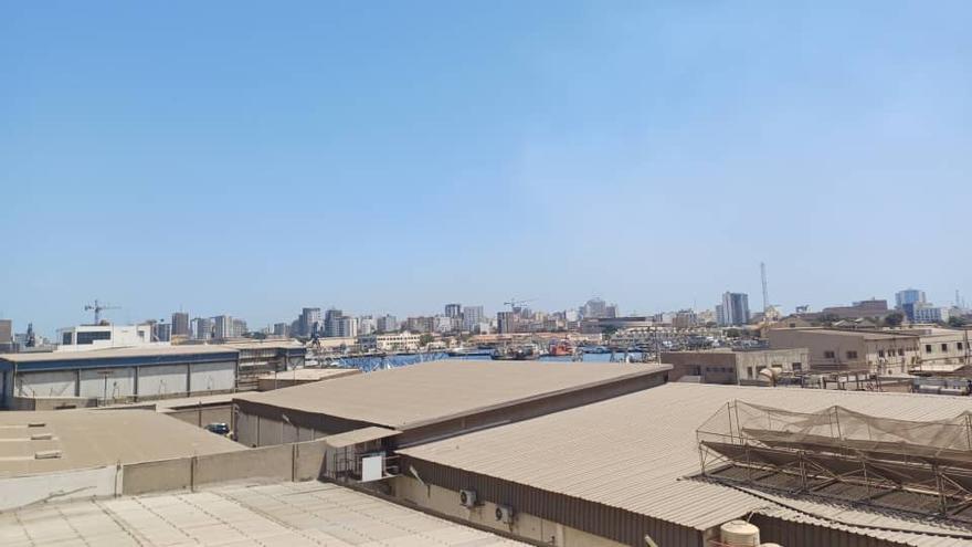 La ciudad de Dakar, vista desde el puerto, ayer