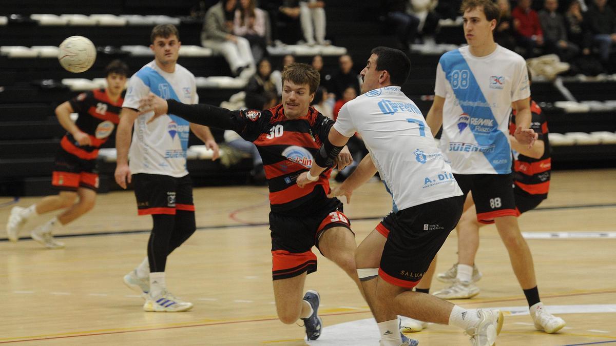 Un lance del partido entre el Lalín y el Culleredo.