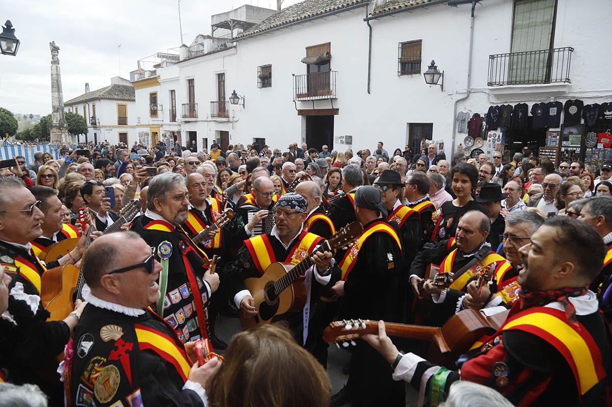 Los tunos realizan un homenaje a Julio Romero de Torres en el museo del pintor