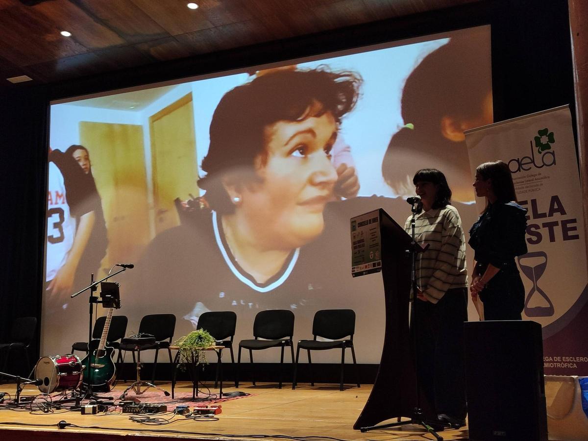 La gala benéfica de Agaela en Bueu
