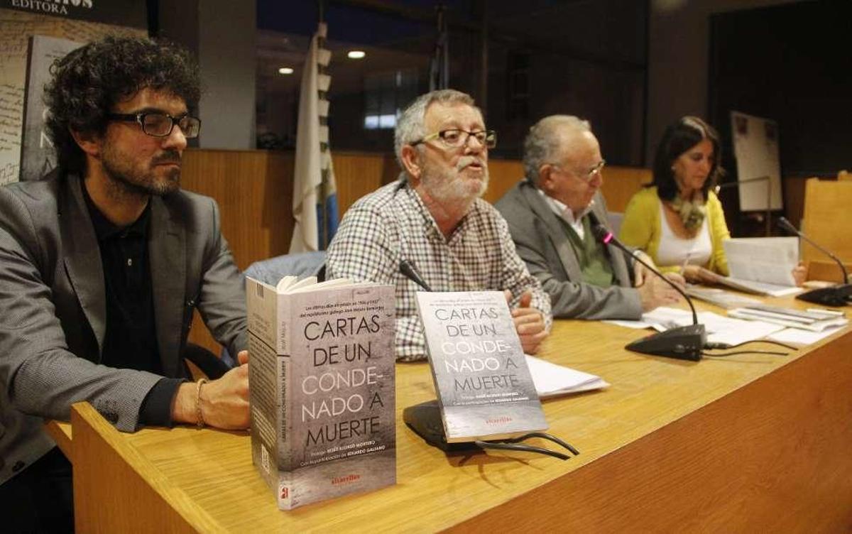 Pazos y Alonso Montero, entre Enrique Alvarellos (izda) y Olivia Rodríguez (dcha).