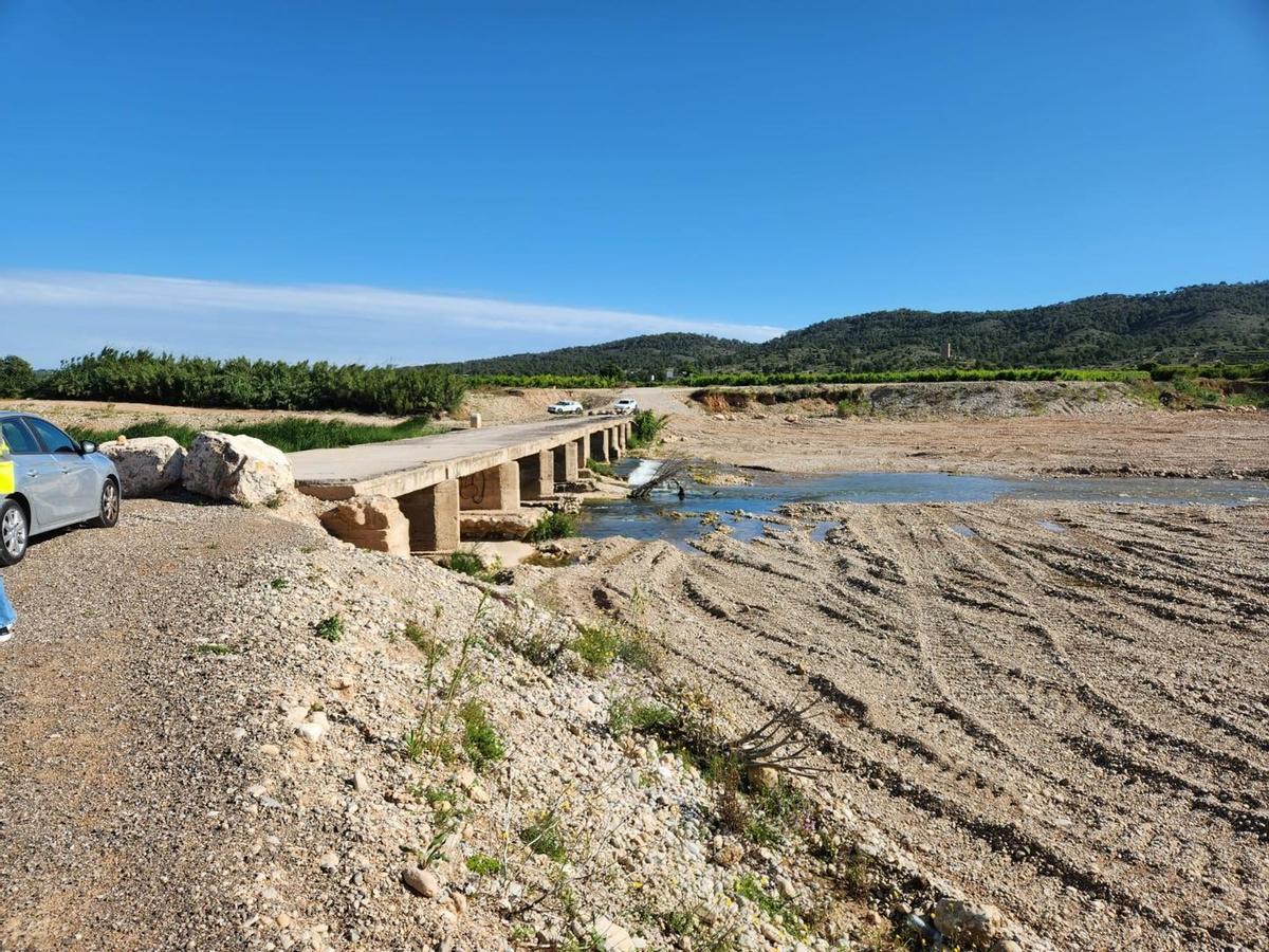 La avalancha de agua en octubre de 2024 dañó la estructura del puente, que va a ser demolido.