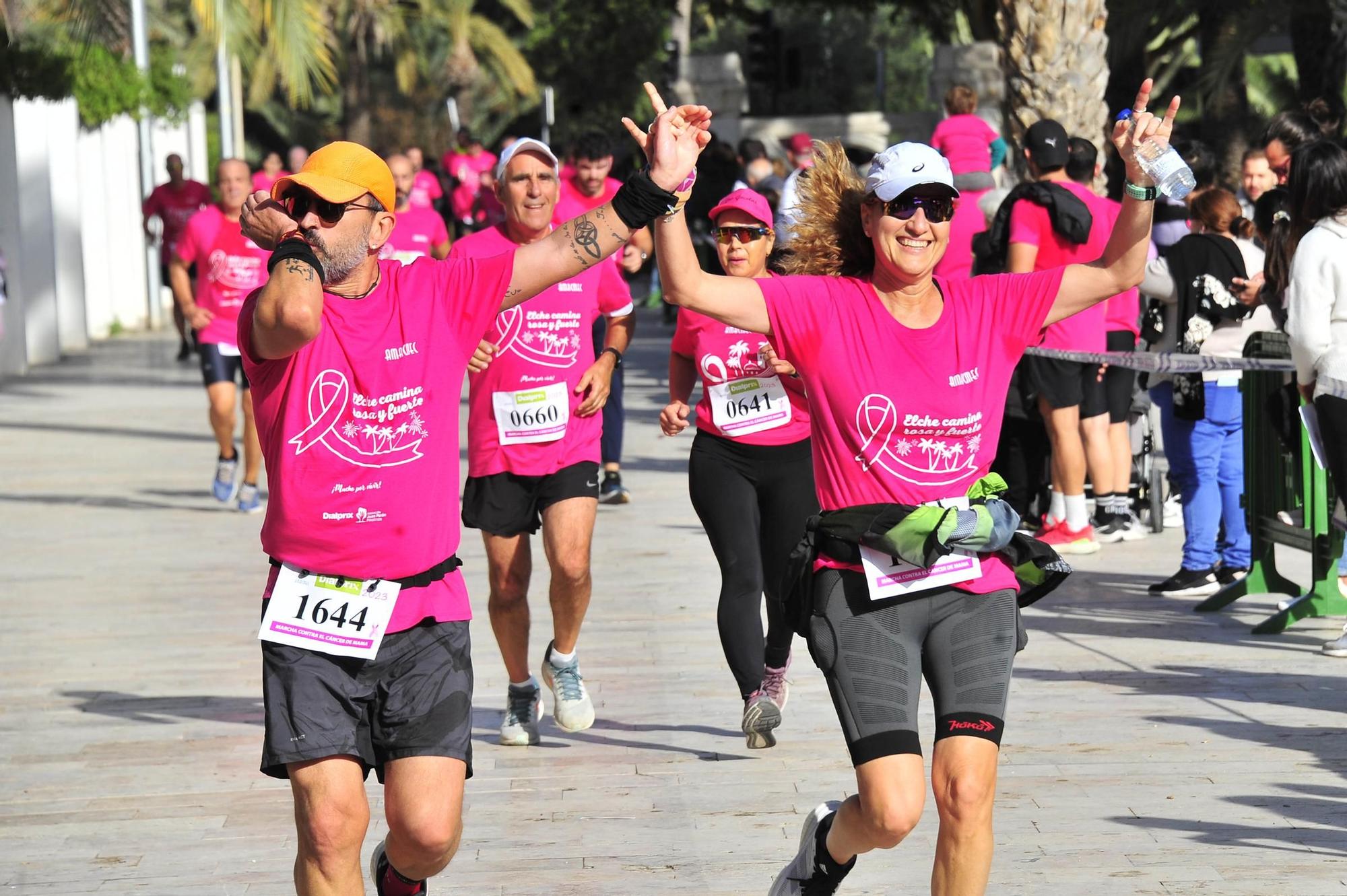 Una marea rosa imparable contra el cáncer de mama en Elche