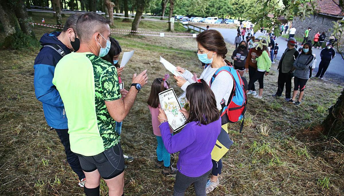 Carrera de orientación y espectáculo de la Romaría do Rapaz.  | FOTOS: BERNABÉ-ANA AGRA / CEDIDA