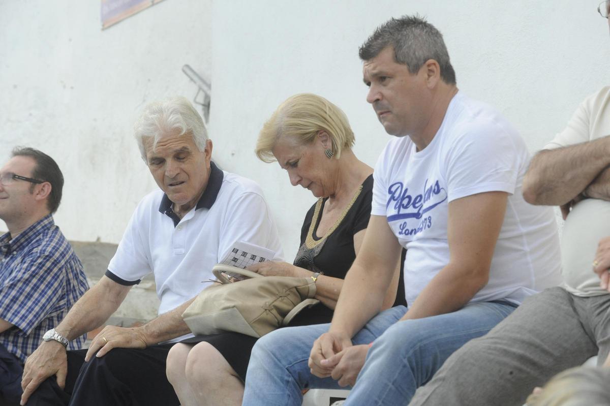 La familia Alcañiz, viendo a Ximo Ballesteros en Llosa de Ranes, con el CD Castellón en Tercera.