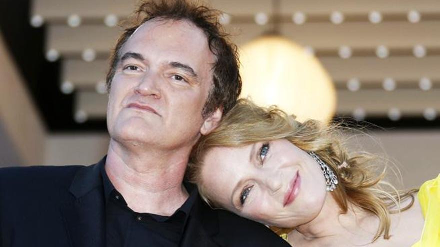 Thurman y Tarantino en actitud cariñosa en Cannes.