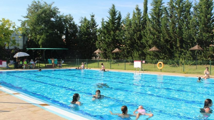 Mérida abre una bolsa de empleo para los socorristas de las piscinas