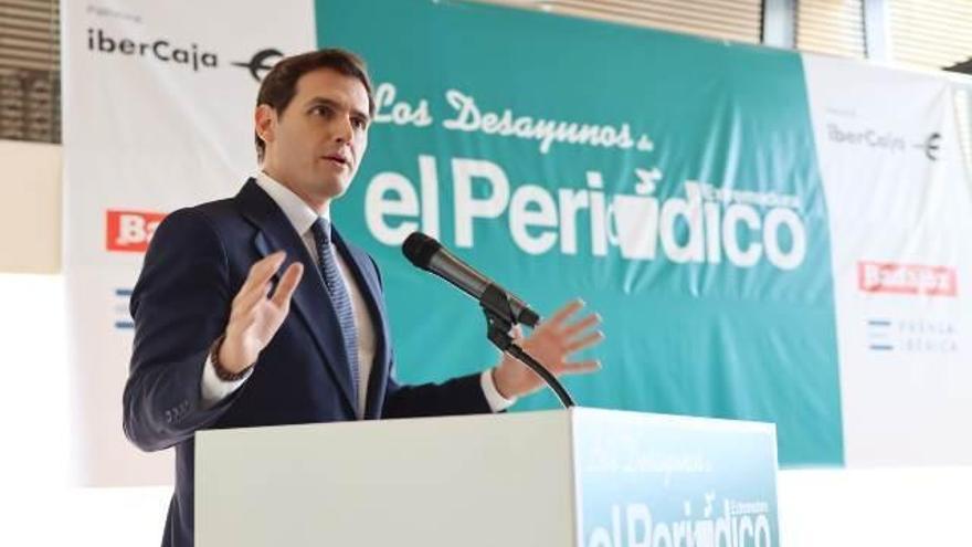 Albert Rivera defiende en Badajoz que la política no alimente la &quot;herida&quot; de las dos Españas