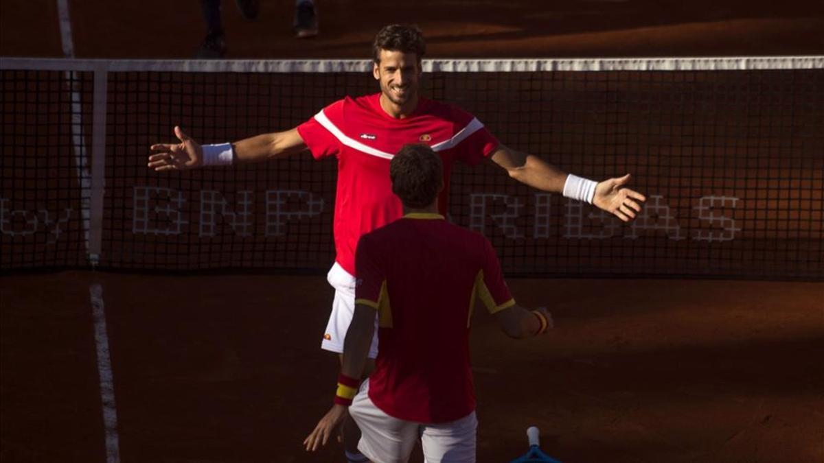 Feliciano y Pablo Carreño celebran la victoria en la pista