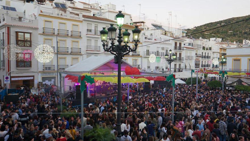 Aspecto que ayer presentaba la plaza de la Constitución.