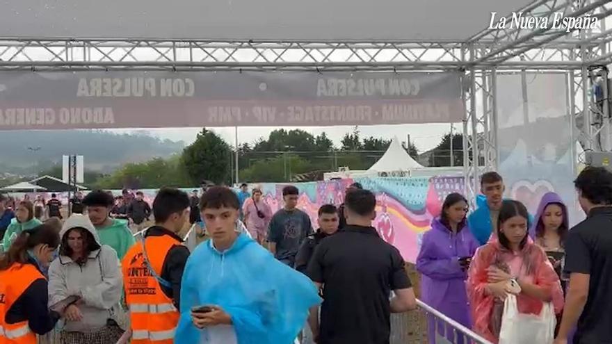 VÍDEO: La lluvia no frena a los asistentes del festival Boombastic