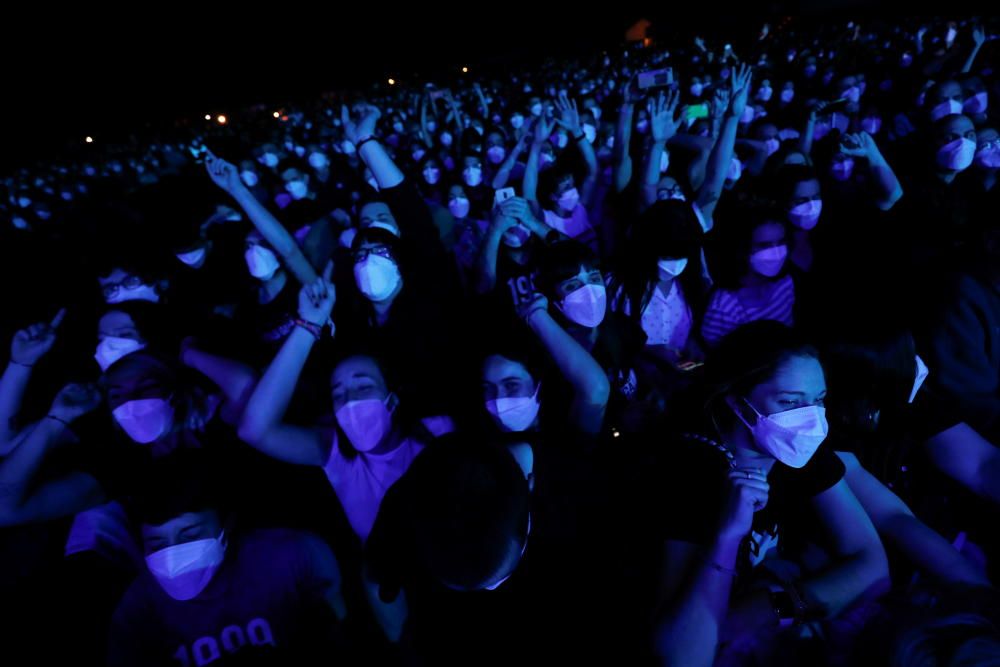 Moments del concert de 'Love of Lesbian' aquest dissabte al Palau Sant Jordi