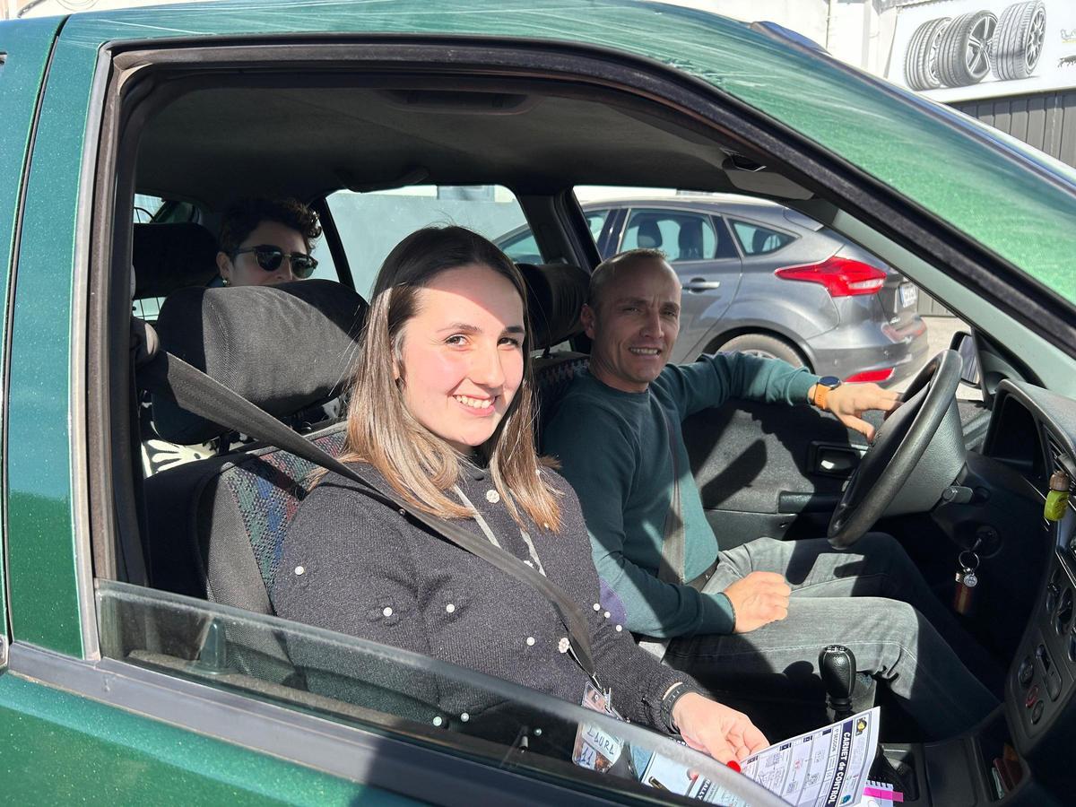 Laura Megido, con Nacho Braña al volante, durante su prueba práctica como copiloto.