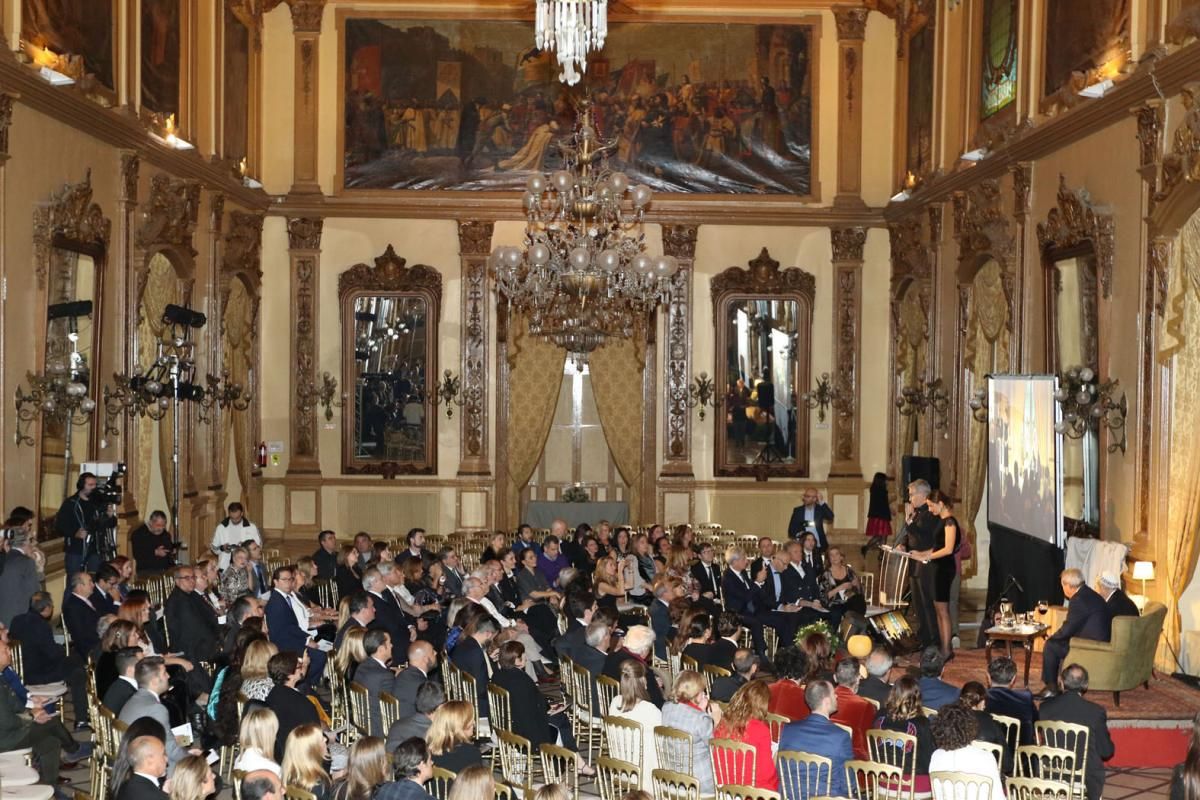 Córdoba rinde homenaje a Elio  Berhanyer con una gala en el Círculo de la Amistad