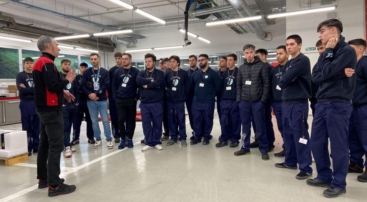 Visita dels alumnes d'UNIVERSAE a les instal·lacions d'una de les grans marques mundials d'automoció