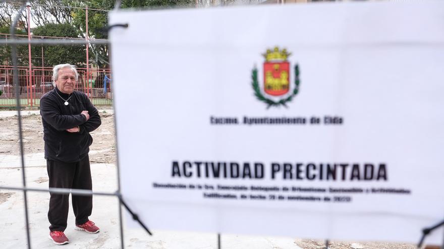 Elda cierra el &quot;gimnasio&quot; de Kung Fu al aire libre del maestro Melena de Plata