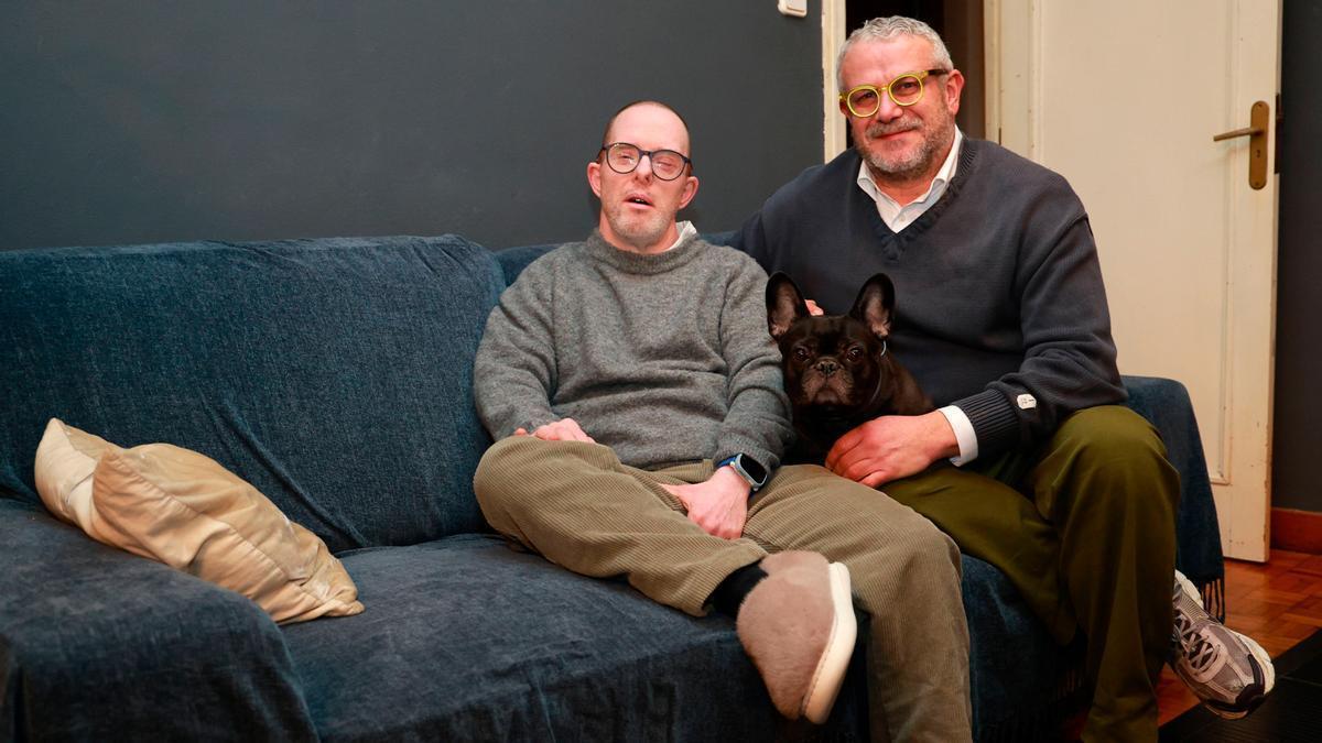 Javier es curador de Pipo, el hermanastro de su difunta pareja: «Es lo mejor que me pasó  en la vida»