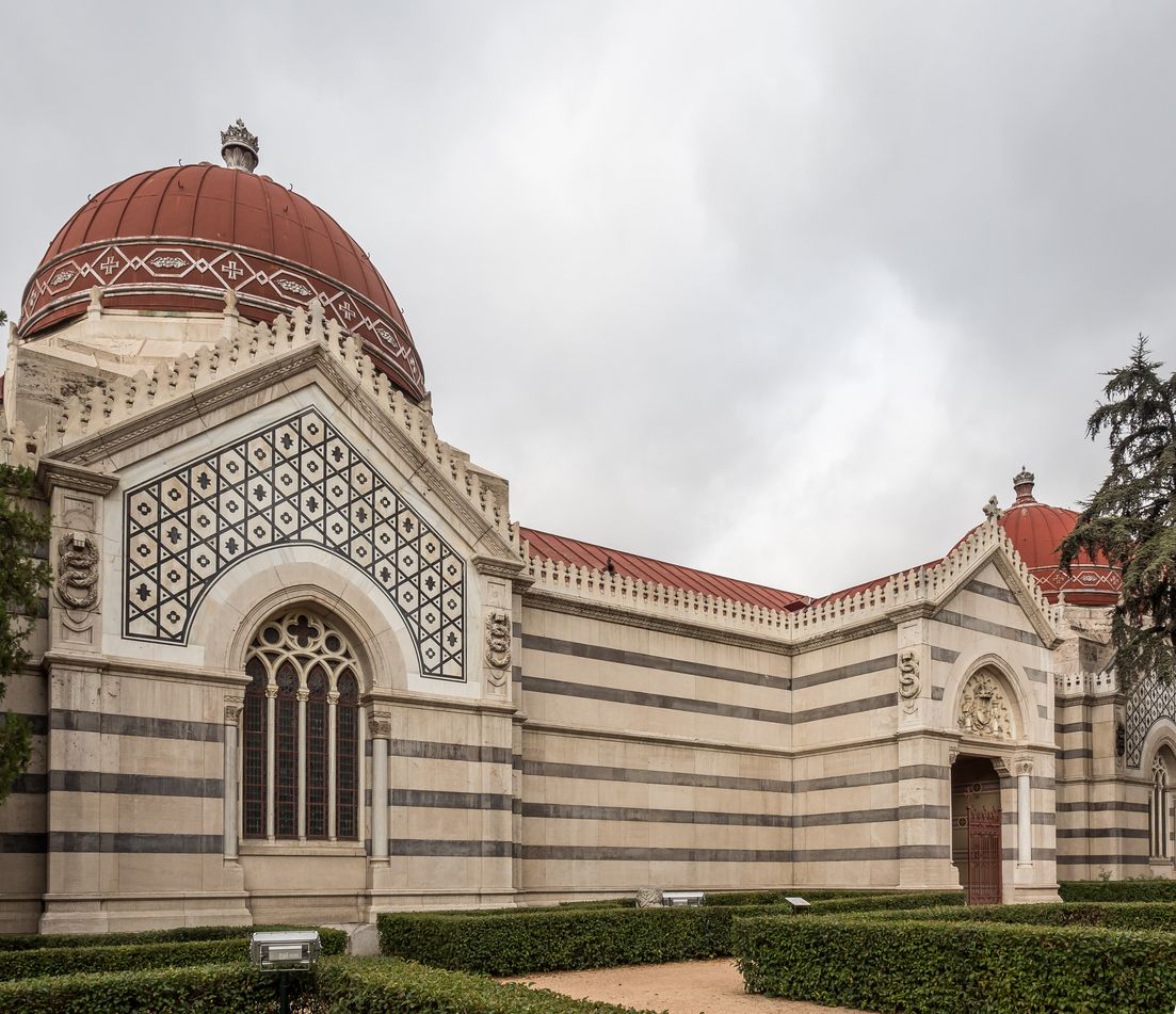El Panteón de España antes era conocido como el Panteón de los Hombres Ilustres.