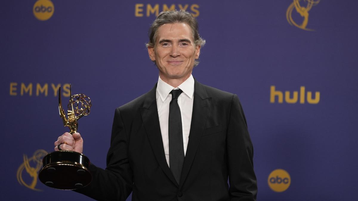 Los ganadores de los premios Emmy 2024. Billy Crudup recoge su Emmy a mejor actor de reparto de drama (The Morning Show)