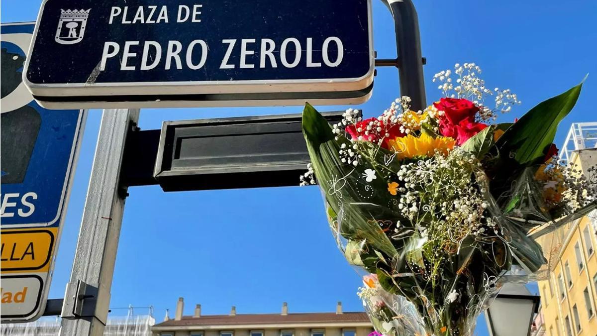 Acto de recuerdo a Pedro Zerolo en la plaza de Chueca que lleva su nombre