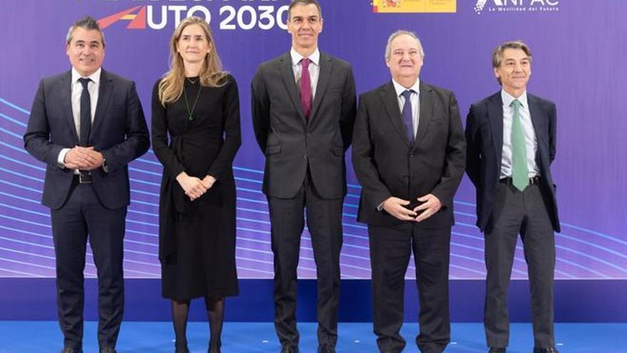 Ayudas directas a la compra y más puntos de recarga: estas son las 25 medidas del Gobierno para impulsar el coche eléctrico