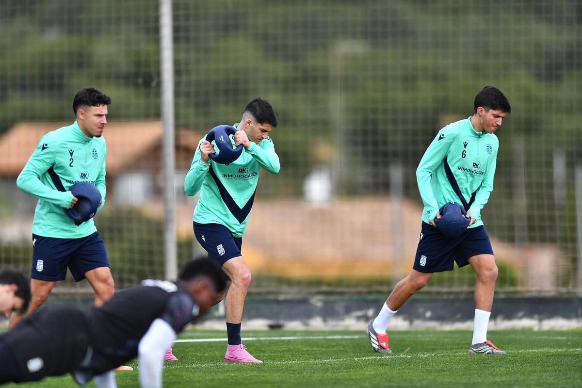 La plantilla del Cartagena en un entrenamiento