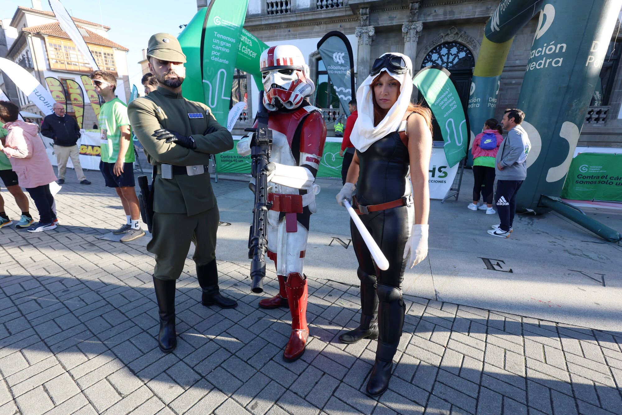 Dos mil setecientos participantes convirtieron la Marcha contra el cáncer de Pontevedra en la más multitudinaria de Galicia