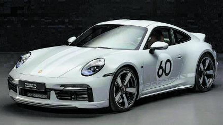 Para el color de esta edición limitada se han inspirado en la pintura gris de los primeros Porsche 356.