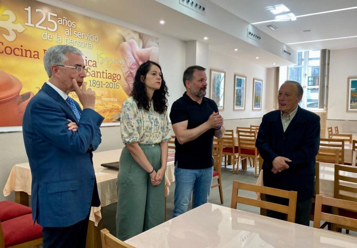 Fernando Barros, María Rozas, Javier Brage y Manuel José Botana, ayer en la Cocina Económica / concello