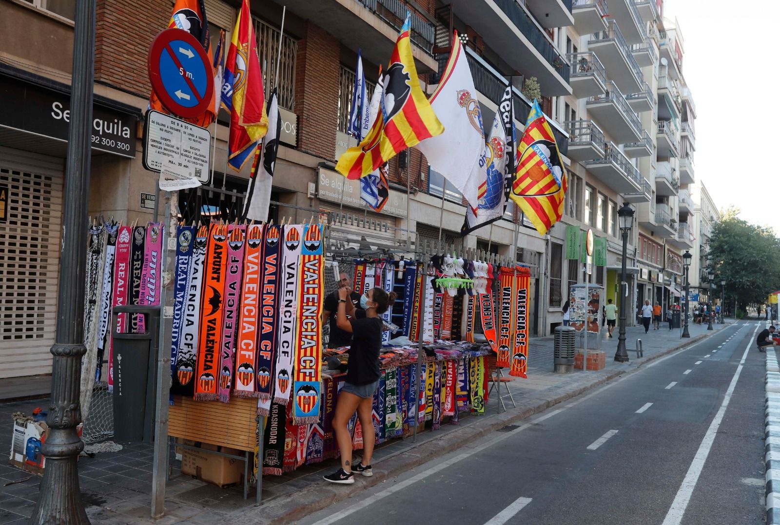 Así ha sido la vacunación a las puertas de Mestalla antes del partido entre el Valencia y el Madrid