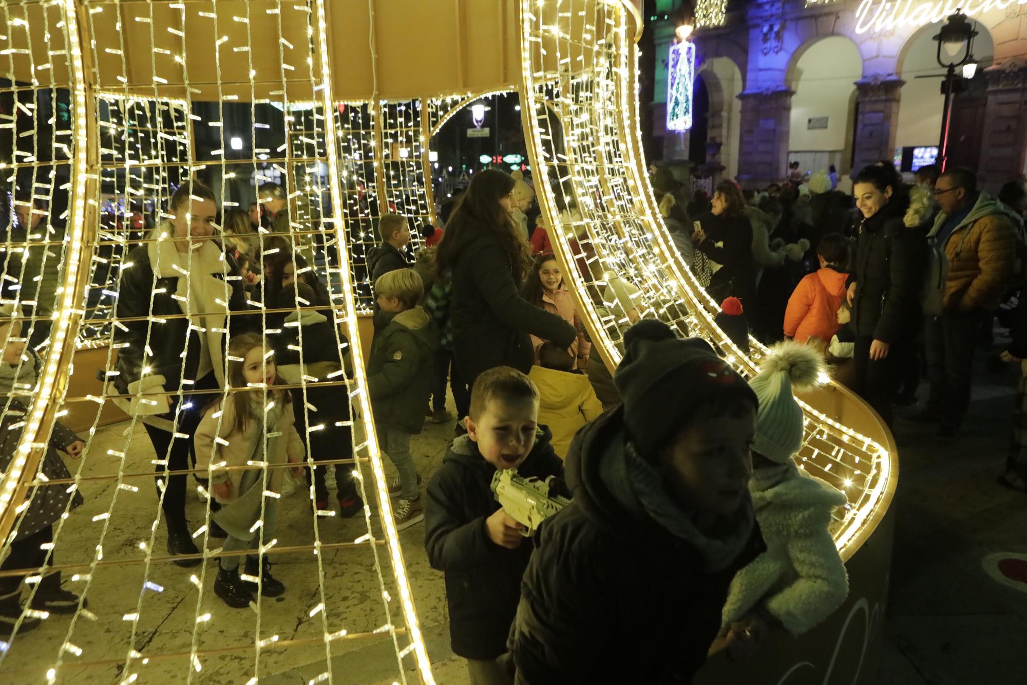 Así fue el encendido del alumbrado navideño en Villaviciosa