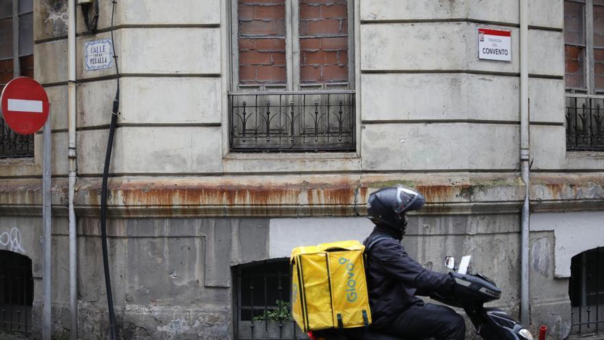 Placas de calle fuera de lugar: el modelo de barrio llega al centro