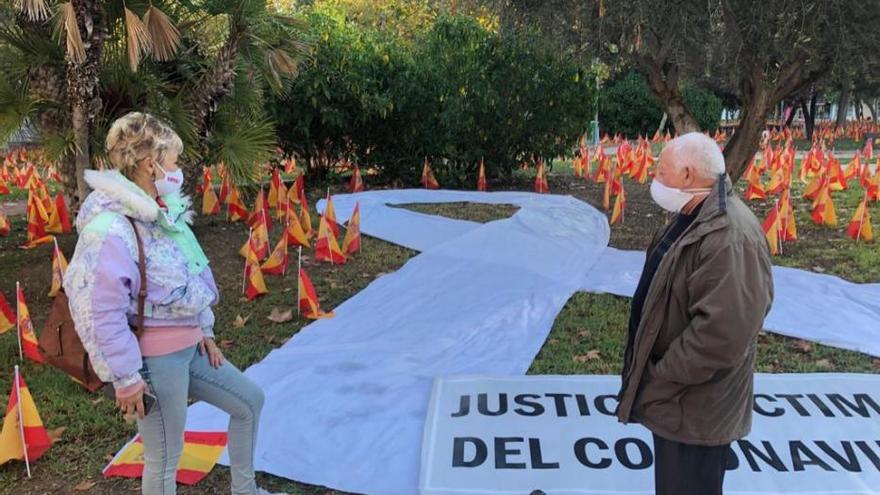 La Avenida Juan de Borbón de Murcia amanece con miles de banderas de España por las víctimas del coronavirus