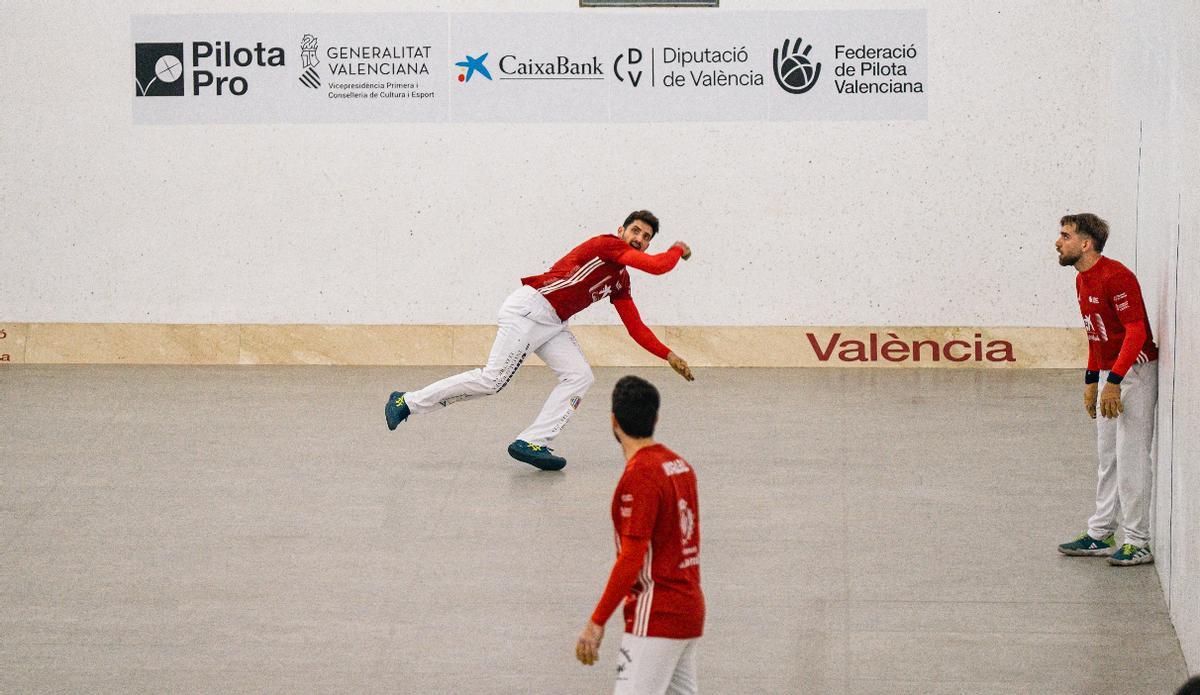 José Salvador, Conillet i Monrabal presenten candidatura.