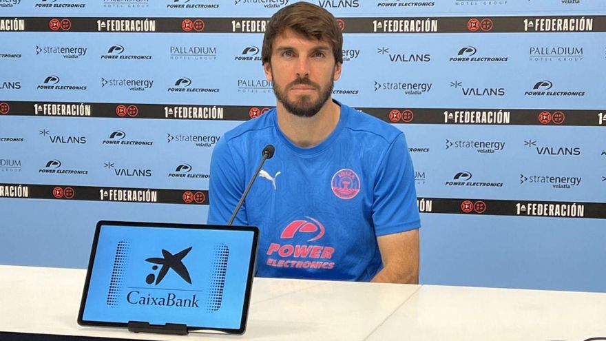Eugeni, futbolista de la UD Ibiza: «Martí es un entrenador valiente y quiere que seamos protagonistas»