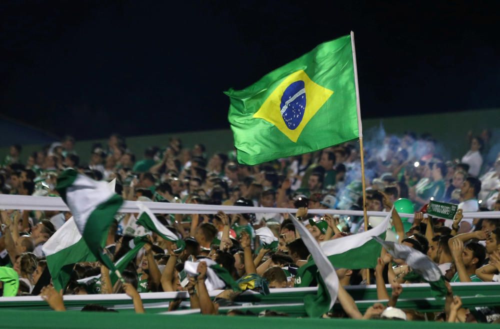 La afición del Chapecoense despide a sus héroes